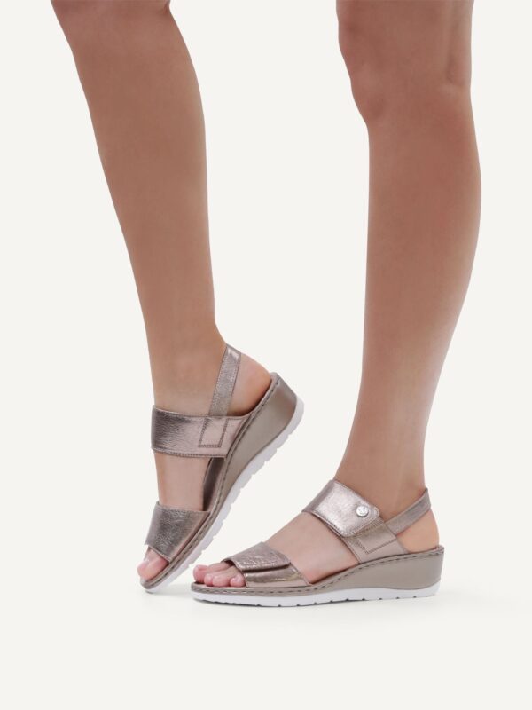 SANDALO CON ZEPPA A FASCE REGOLABILE CAPRICE DONNA
