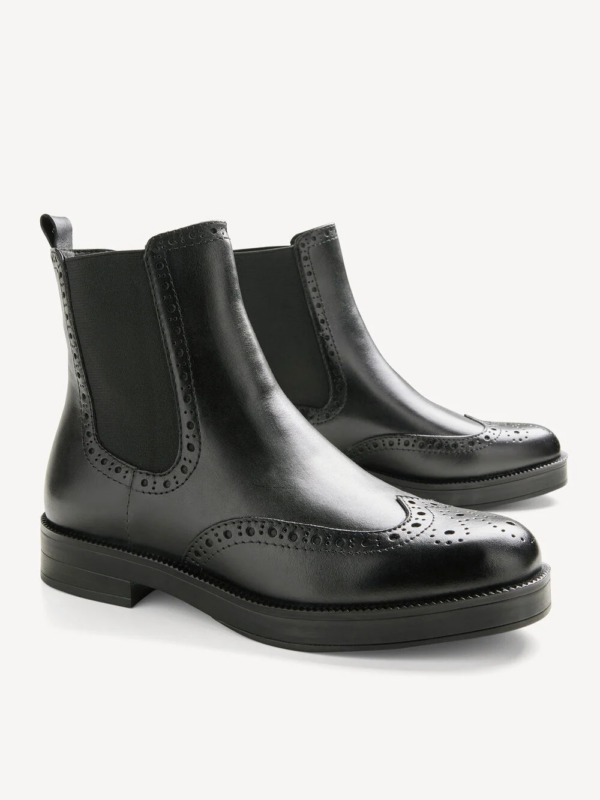 CHELSEA CON ELASTICI LATERALE E DETTAGLI BROGUE TAMARIS