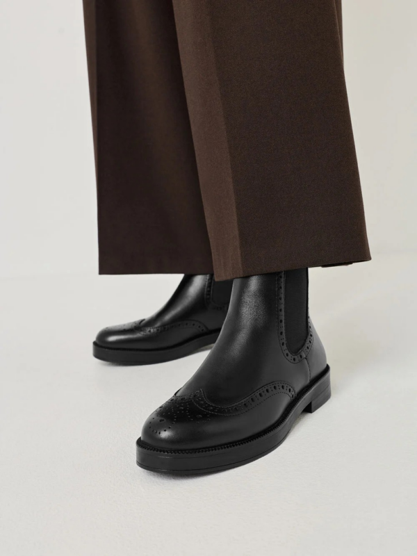 CHELSEA CON ELASTICI LATERALE E DETTAGLI BROGUE TAMARIS